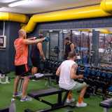 Insomma spirito di squadra, senso di libert� e possibilit� di tenersi in forma sembrano essere le spinte principali per cimentarsi con questa disciplina. Idee confermate anche dai ragazzi che incontriamo in palestra, durante una sessione di potenziamento muscolare in vista dell�inizio dei campionati